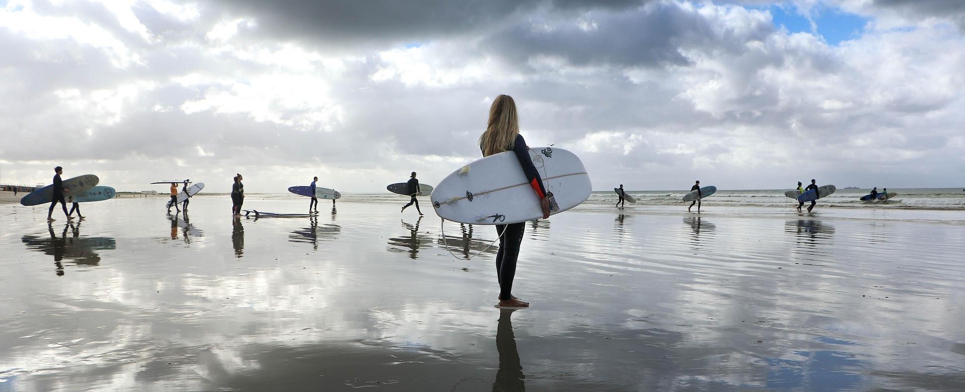 Surf Equipment Store -Surf Equipment Store surfers 4390427 1920